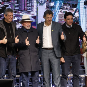 Lula Promete Gestão Eficiente em Visita ao Porto de Itajaí