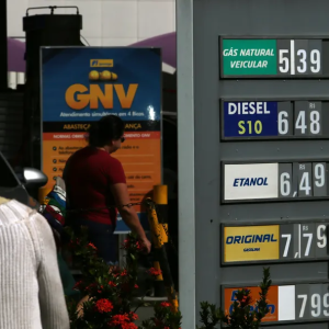 Preço do diesel fica mais barato nas refinarias a partir de hoje; entenda impacto na bomba