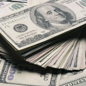 Dólar cai mais de 1%, abaixo de R$ 5,60 …