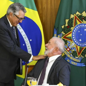Governo federal relança programa para reduzir filas do SUS