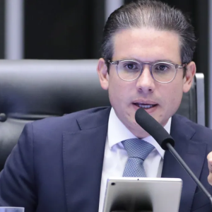 Hugo Motta rejeita indicação de Eduardo Bolsonaro como líder da Minoria na Câmara