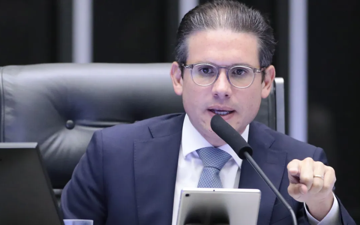 Hugo Motta rejeita indicação de Eduardo Bolsonaro como líder da Minoria na Câmara