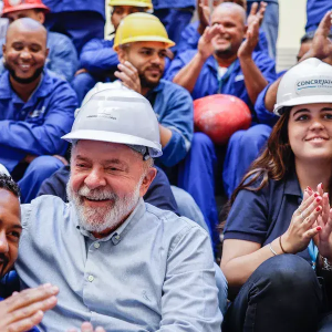 Com Lula no poder, informalidade cai ao menor nível desde a pandemia