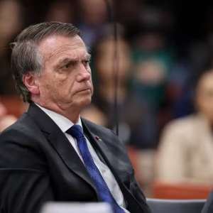 Bolsonaro de tornozeleira eletrônica: entenda motivos que embasaram medidas restritivas impostas ao ex-presidente