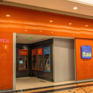 ‘Trabalhei sete dias seguidos e até de madrugada’, diz demitido do Itaú em home office