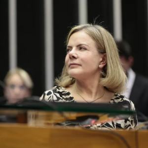 Estamos dispostos a negociar, mas sem recuar na soberania, diz Gleisi 