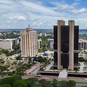 Copom deve manter Selic em 15% hoje; a dúvida é quando começam os cortes de juros