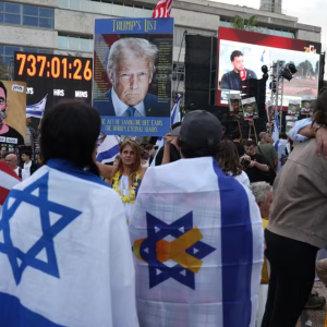 Trump é ovacionado ao entrar no Parlamento de Israel; veja vídeo