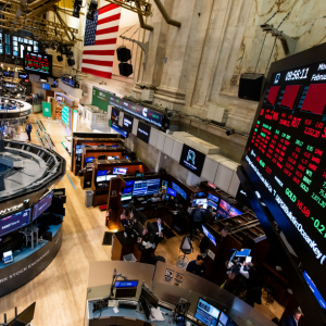 Futuros dos EUA operam estáveis após recorde do Nasdaq e antes de reunião do Fed