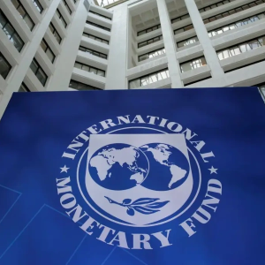 FMI eleva projeção de crescimento global, mas alerta para nova tensão EUA-China