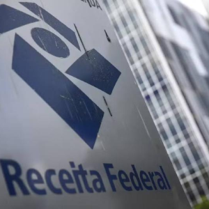 Novo leilão da Receita tem iPhone 13 por R$ 1,2 mil e Ford Fiesta por R$ 2,5 mil; veja como participar