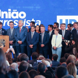 Partidos que integram o governo Lula fecham questão contra proposta de aumento de impostos