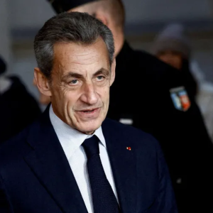 Nicolas Sarkozy é preso: o que prisão de ex-presidente francês tem a ver com ditador líbio Muammar Khadafi?