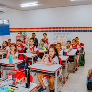 Proposta do Governo Inclui Pé-de-Meia no Piso da Educação: Análise Aponta Perdas Bilionárias em Outras Políticas Públicas