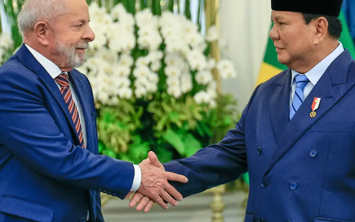 Brasil e Indonésia firmam acordos; Lula confirma candidatura em 2026