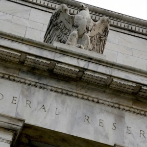 Fed corta juros nos EUA em 0,25 ponto e prevê ritmo constante de reduções