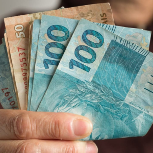 PIB do Brasil perde fôlego e sobe 0,4% no 2º trimestre, aponta IBGE