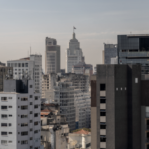 De olho na “próxima Argentina”, estrangeiros despejam recurso no Brasil e puxam Bolsa
